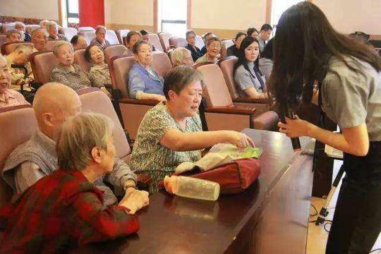 为什么骗子总爱向老人下手？并不是因为老年人最好骗