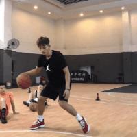 运球变向加速足球怎么练