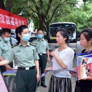 大学生当兵什么时候去最好，是从地方报名好，还是学校报名好？