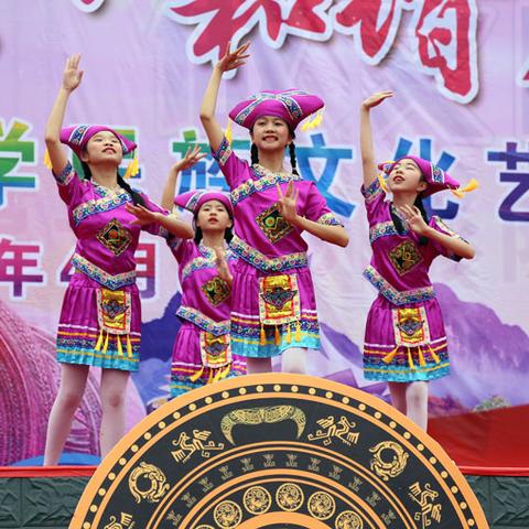 南宁市讲白话是哪个族