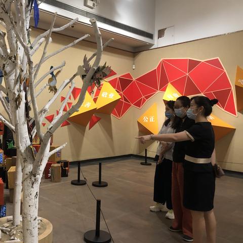 广州艺术博物院的展览与藏品？