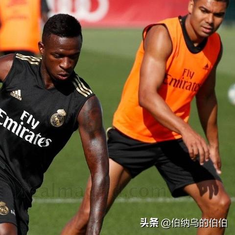 哈佛茨足球运动员名单的长尾关键词有什么