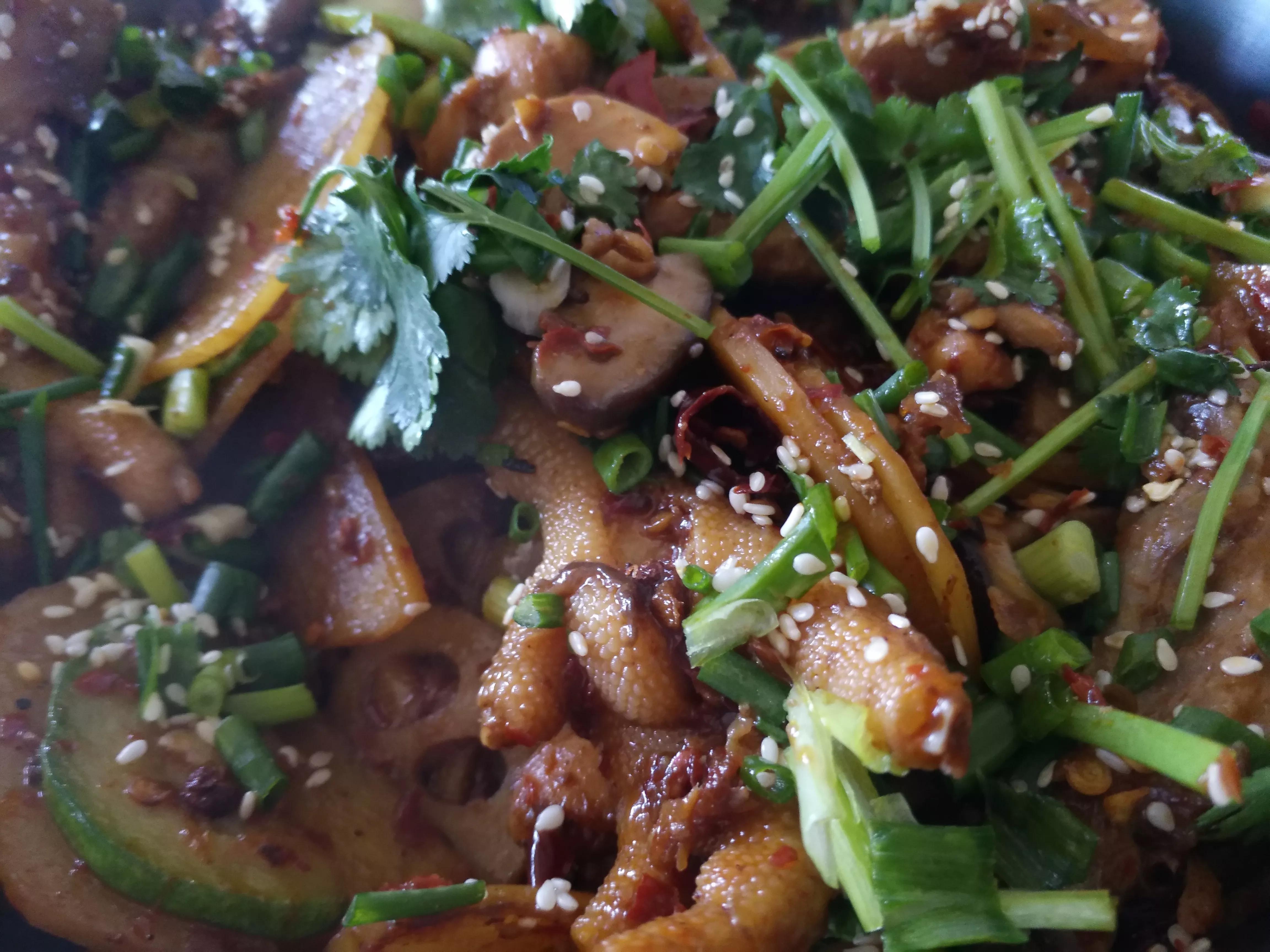美食领域有什么作品（为什么现在的旅游自媒体人做着做着就成了美食为主了呢）