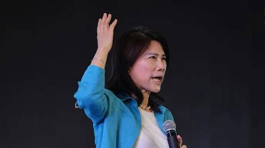 董明珠在快手直播间打“翻身仗”：3小时带货超3亿元