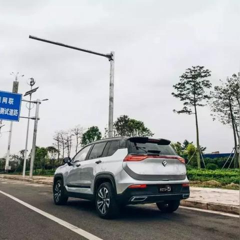 关于90后在上海月薪2万相关关键词有哪些