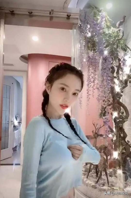 李小璐晒蹦迪视频，对嘻哈音乐情有独钟，甜美可爱似少女