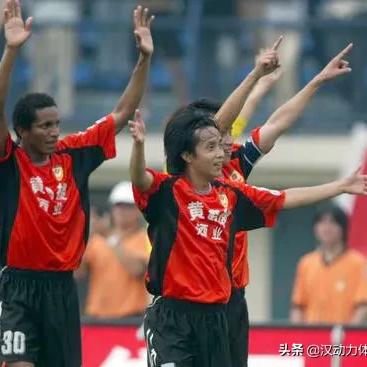 装扮女生足球比赛图片的长尾关键词有什么