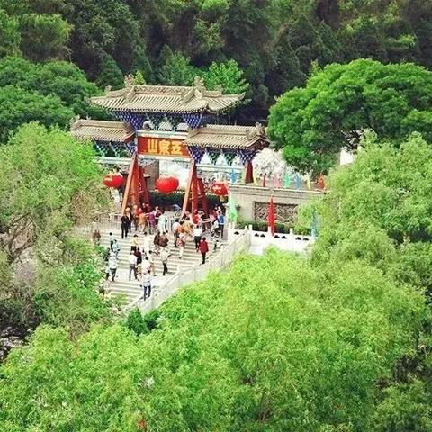 兰州皋兰山上的寺院叫什么名字？
