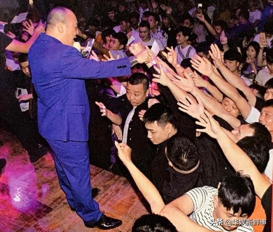 tvb演员遭秒杀？香港艺人吴志雄内地商演月入百万，跃升千万富翁