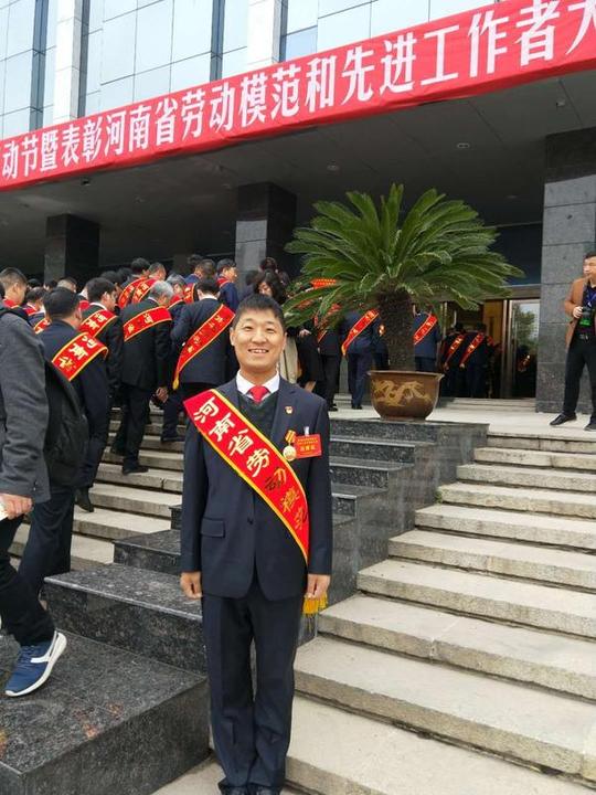 放弃董事长助理和近40万年薪焦作小伙回乡创业当“农民”