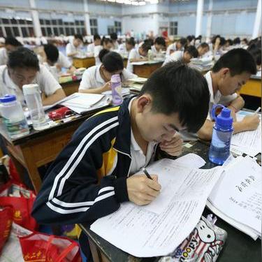 河南二建什么时间出成绩