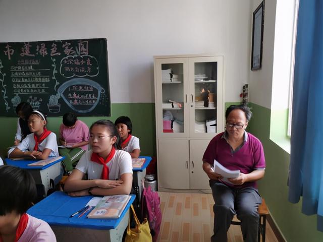 父母应该多鼓励孩子还是应该严厉