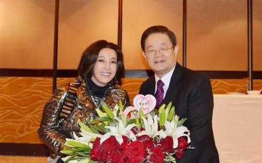 刘晓庆四次婚姻，无儿无女终老一生，看完后竟有些同情