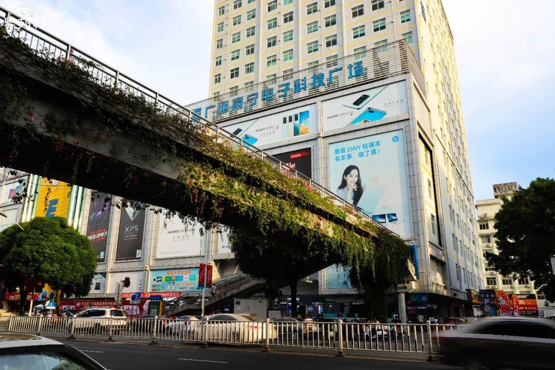 卖场里面有什么美食（有推荐的上海正宗特色小吃店吗）