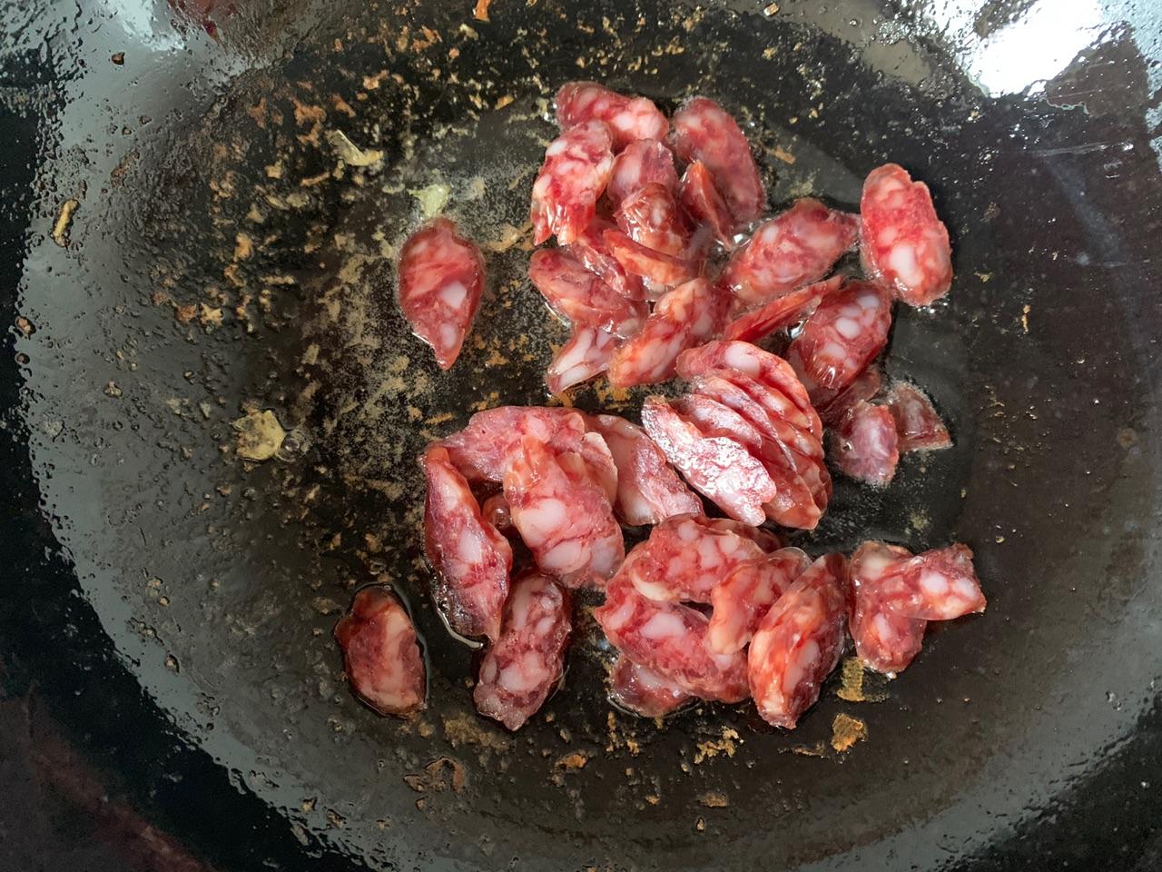 电饭煲一热就叫怎么回事