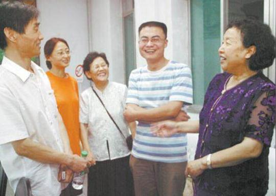 寒门学霸首次高考失利，复读成省状元，清华博士毕业后创业搞教育