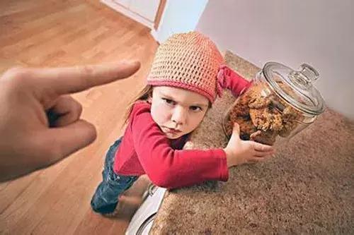 孩子特别的依赖爸爸妈妈怎么办