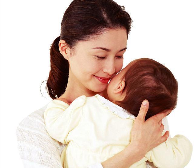 宝宝多大可以做抬头训练　宝宝抬头训练要注意什么