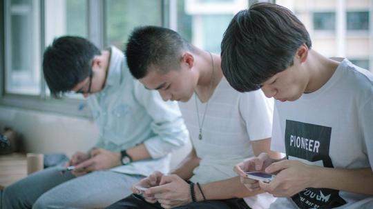 一部手机，轻松毁掉一个农村少年