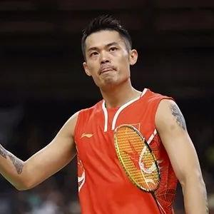 国外女足球运动员退役的长尾关键词有哪些