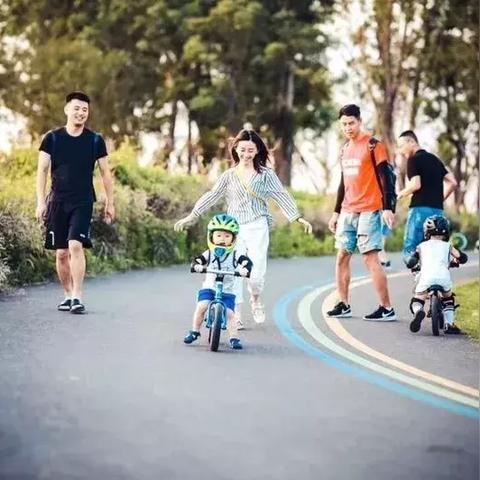 成都市湖边地铁站图片的长尾关键词有什么