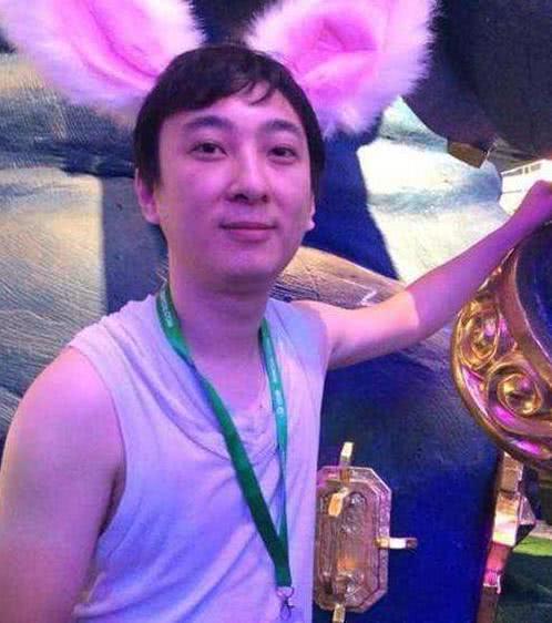 王思聪称16岁前不知家里有钱，看到他的童年玩具后，我信你个鬼
