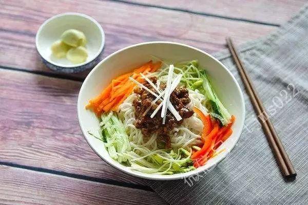 什么是绝世美食美女（形容美景美食美人意境的五言诗句）