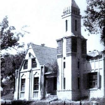 哈尔滨南岗区离哪个火车站近？