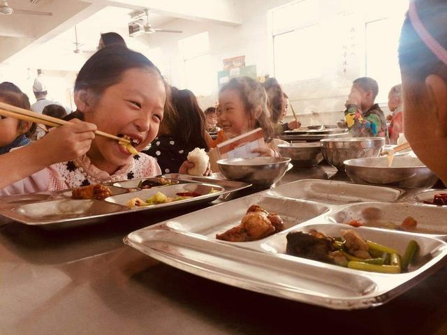 为什么在吃饭的时候不能训孩子