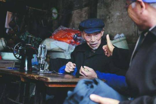 退休再闲，也别让他们从事这3份工作，累不说，还赚不到钱
