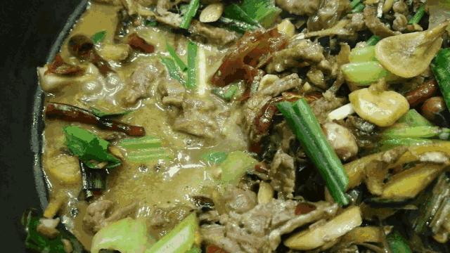 这个是什么美食图片（盐焗鸡是广东的一道菜）