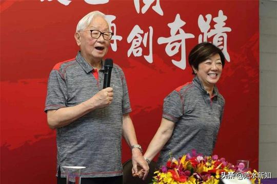56岁才开始创业，70岁娶自己秘书，今公司市值超过2万亿