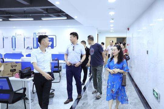 福建企业家齐聚汇琴，探讨创新创业之路
