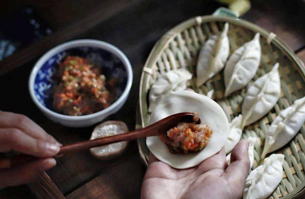发了美食配什么文案（美食美景美好心情说说）
