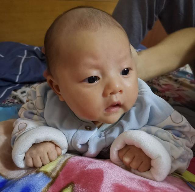 三翻六坐七爬