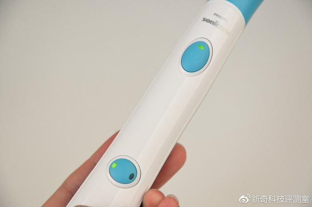 刷牙从左边刷还是右边刷