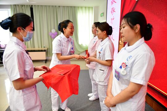 致敬可爱的白衣天使--什邡市人民医院“5.12护士节”