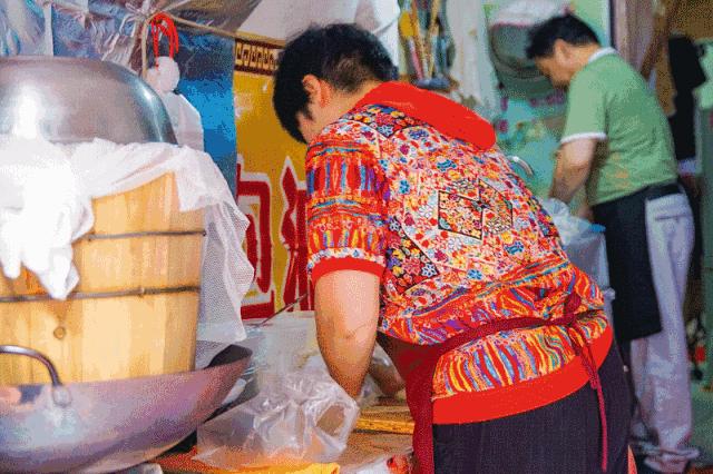 武汉美食在什么路（如何只花费100元吃遍江汉路）