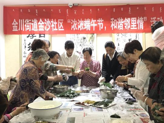 内蒙古巴彦淖尔：党员与居民心手相连