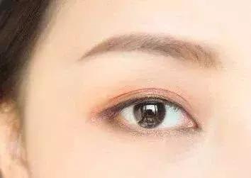 眼妆怎么画好看又自然(简单的眼妆教程)