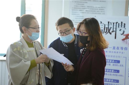 火爆！第八届大中城市联合招聘高校毕业生专场招聘会延边分会场人气旺