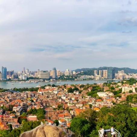 厦门市合同老师工资多少