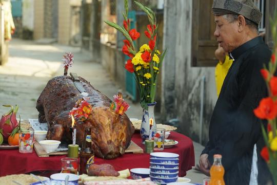 越南过春节要村祭和家祭，习俗来自大中华，但现在中国内地少见了
