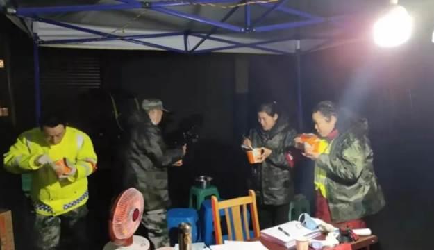 为什么生孩子拿的津贴和工资不一样