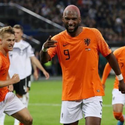 足球世界怎么打高球