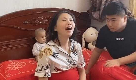 宝宝出生后一家三口应该怎么睡