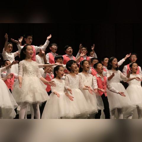 哈尔滨大剧院晚上几点开灯？