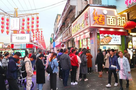 银川最火的怀远夜市，羊肉串还限购？自不量力提点建议