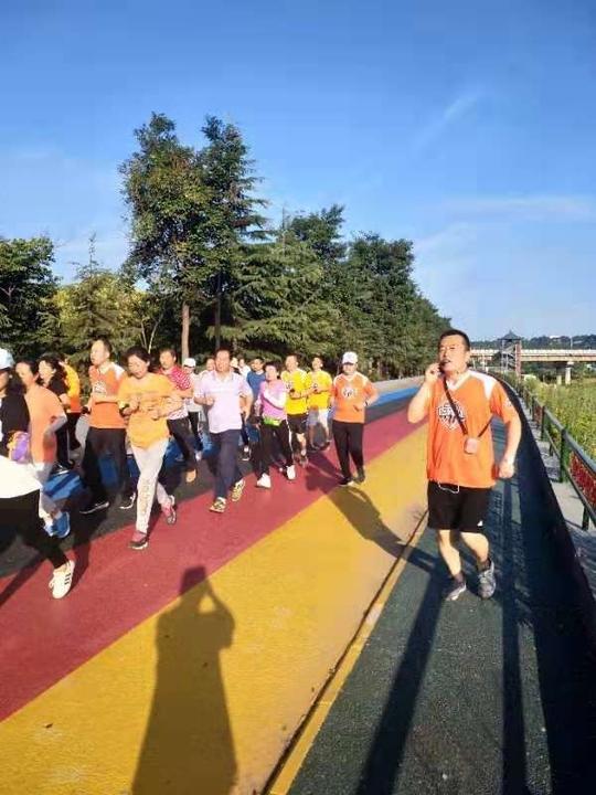 橙旗飘扬，奋勇向前----宝鸡微马梦飞扬队第73次例跑精彩掠影