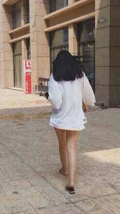 搞笑趣图：姑娘，千万不要回头，我看看你的背影就好啦